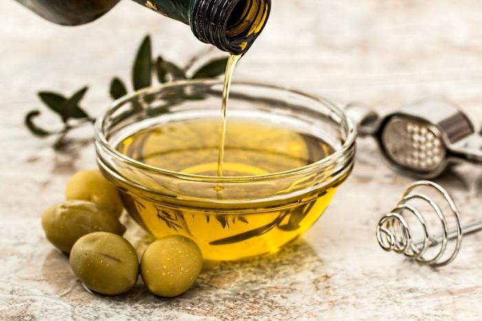 El aceite de oliva es una buena fuente de grasas saludables