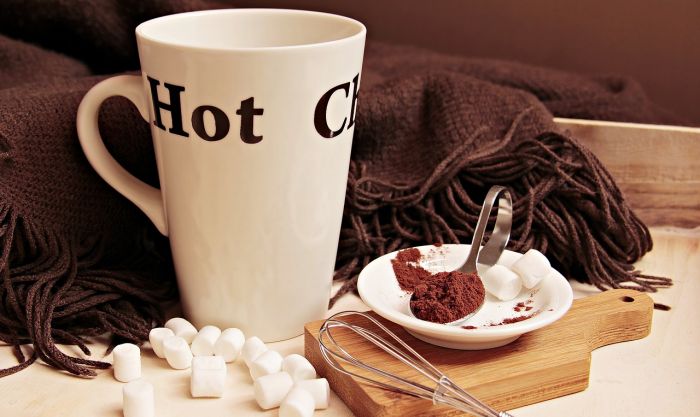 Una taza de chocolate caliente para los días fríos