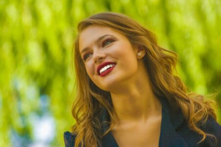 Cabello iluminado: Cómo lograrlo para cambiar tu look