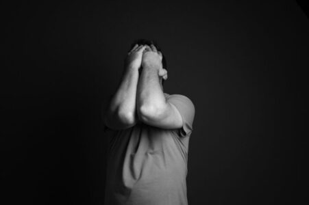 Cómo reconocer el embotamiento emocional y encontrar ayuda