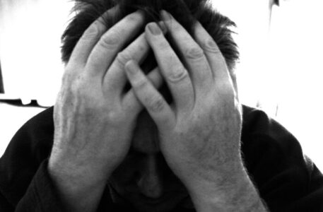 Agotamiento emocional: qué es y cómo tratarlo