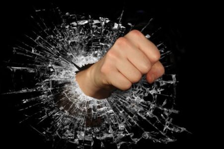6 señales de que es hora de hablar con alguien sobre tu enojo