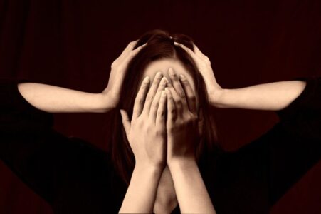 ¿Existe una relación entre el dolor de cabeza y el cansancio?