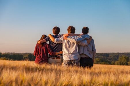 5 maneras de mantener fuertes sus amistades aunque la vida sea agitada