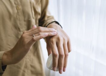 Cómo lidiar con los efectos ocultos del eczema en la salud mental