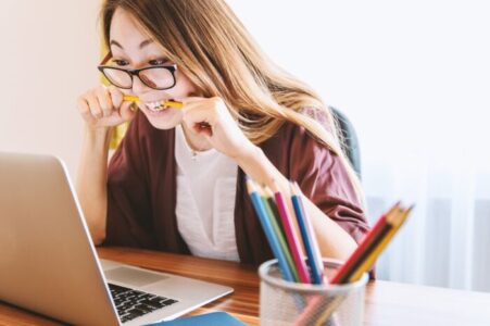 Cómo calmar los nervios cuando estás enloqueciendo, según los expertos