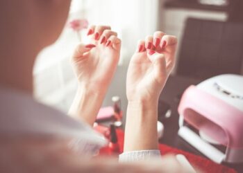 Puede la luz de las lámparas de manicura causar cáncer de piel