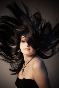 Cómo exfoliar el cuero cabelludo para tener un cabello más saludable