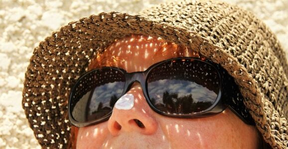 ¿Cómo funciona exactamente el protector solar para proteger tu piel?