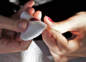 Cómo quitar el esmalte de uñas en gel